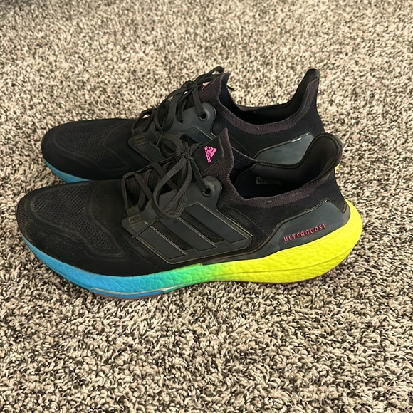Adidas UltraBoost 22 Black Multi Gradient - Picture 3 of 4
